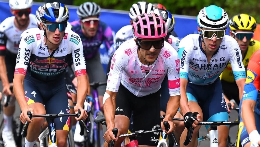 Terminó la etapa 7 del Giro de Italia 2025 donde Richard Carapaz cruzó la línea octavo y se metió en el ‘top ten’ de la clasificación.