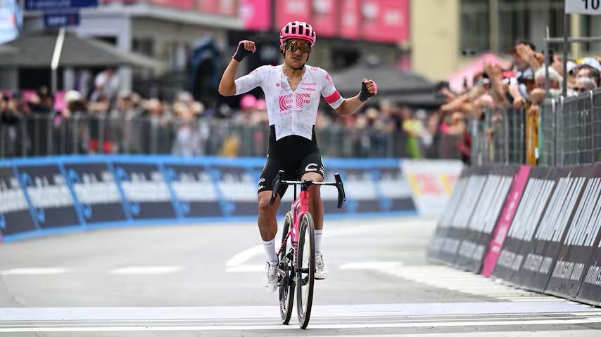 Finalizó la etapa 11 del Giro de Italia 2025 y Richard Carapaz se lleva la etapa y suve al sexto lugar de la clasificación general.