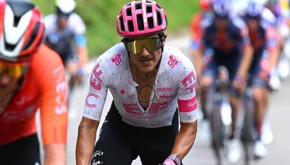 Teminó la etapa 14 del Giro de Italia 2025, donde Richard Carapaz cruzó la meta en la novena posición y subió al cuarto lugar en la clasificación general.