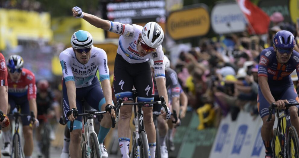 La tercera etapa del Tour de Francia estuvo marcada por el triunfo del belga Tim Merlier y una serie de incidentes que provocaron el abandono de corredores.