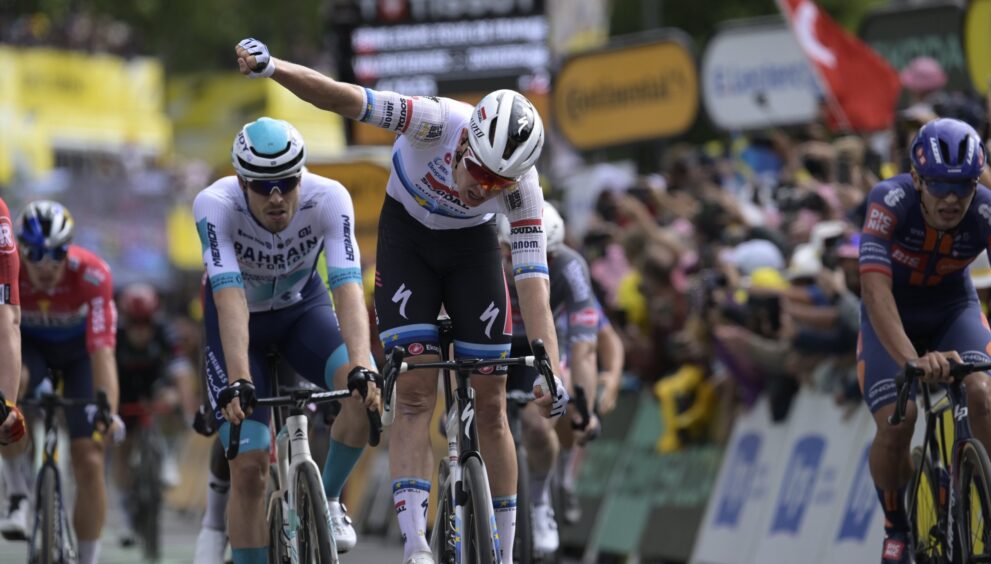 La tercera etapa del Tour de Francia estuvo marcada por el triunfo del belga Tim Merlier y una serie de incidentes que provocaron el abandono de corredores.