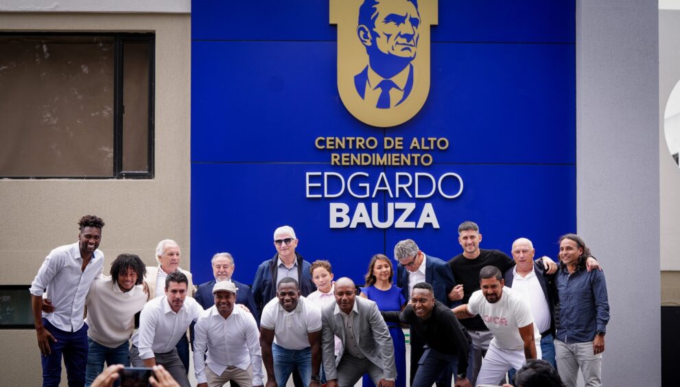 Liga Deportiva Universitaria renombró su Centro de Alto Rendimiento en Pomasqui como Edgardo Bauza, en homenaje al entrenador argentino que marcó una época dorada en el club.